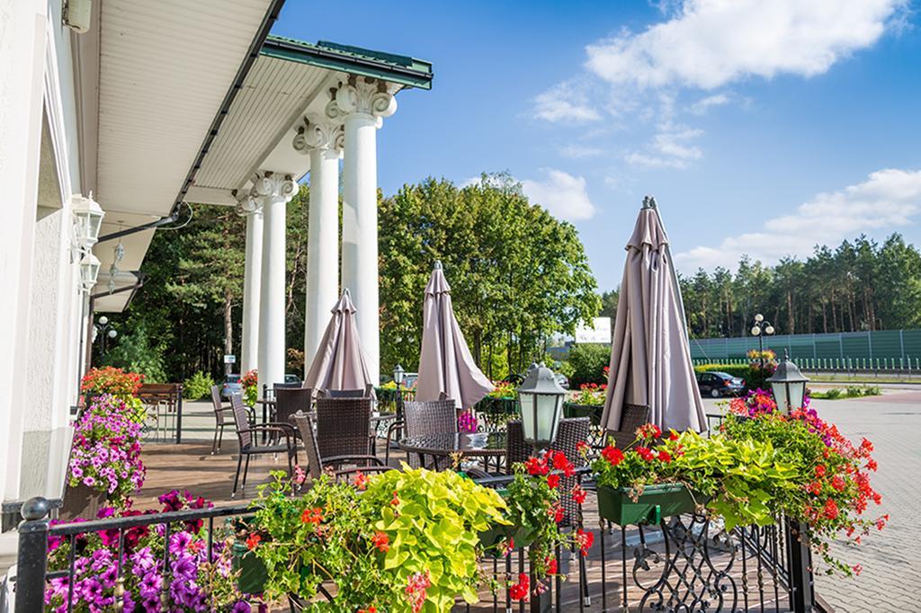 Dwor Czarneckiego Hotel Porosły Eksteriør billede