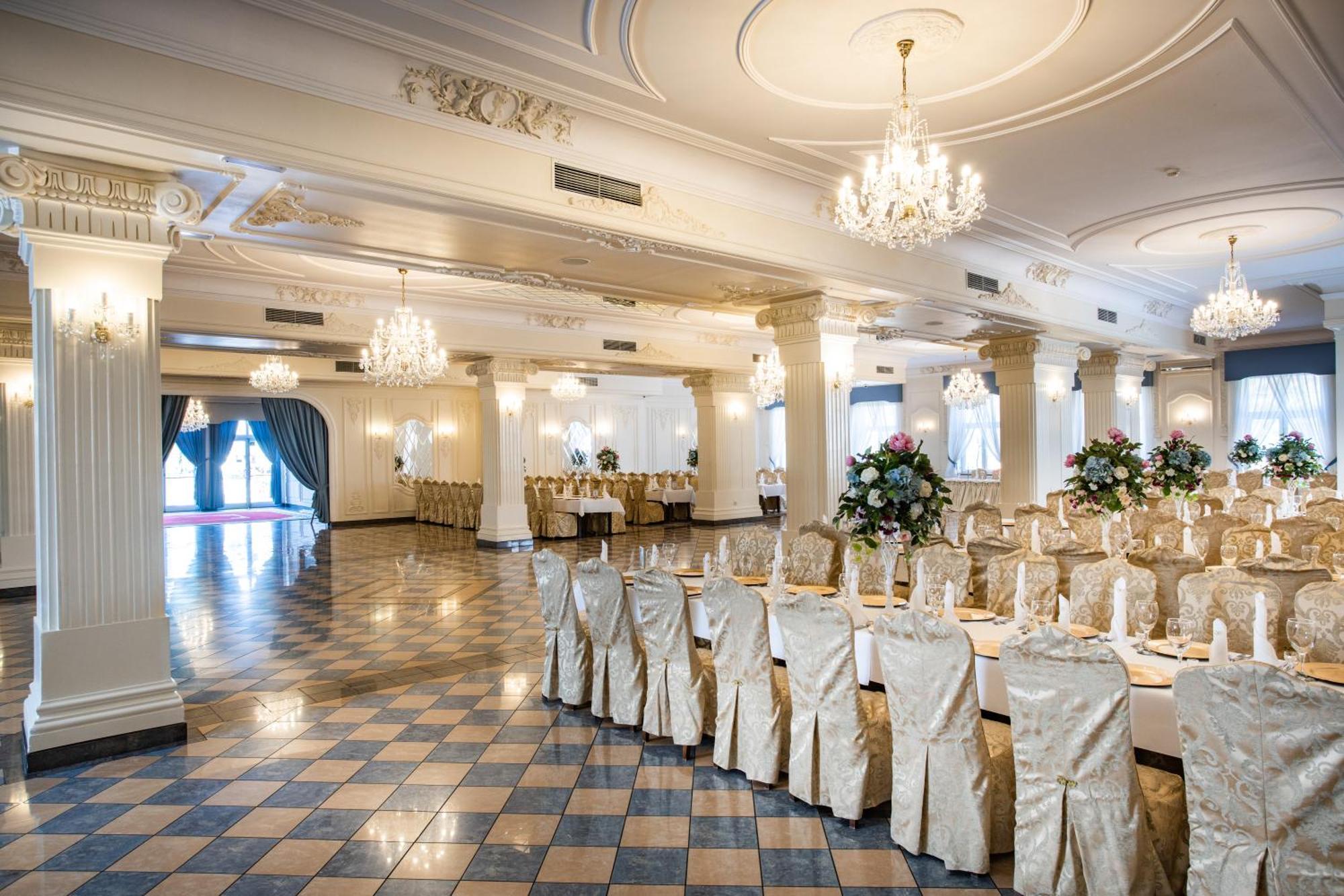 Dwor Czarneckiego Hotel Porosły Eksteriør billede