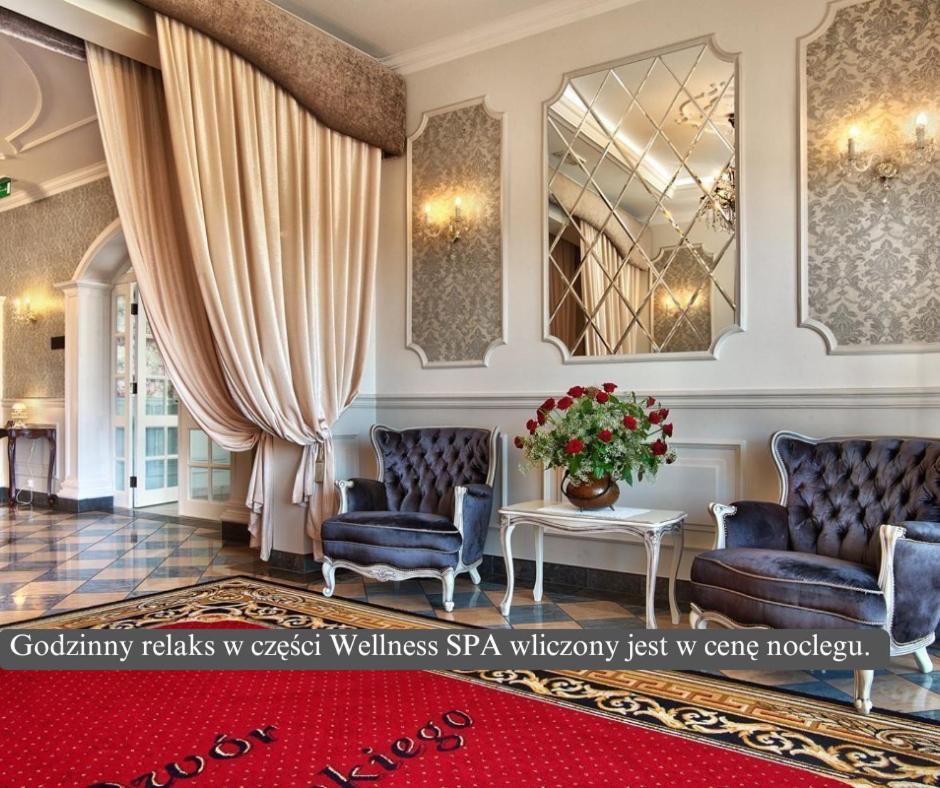 Dwor Czarneckiego Hotel Porosły Eksteriør billede