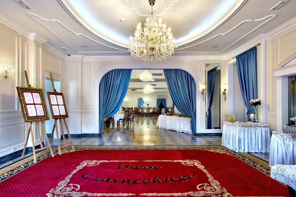 Dwor Czarneckiego Hotel Porosły Eksteriør billede