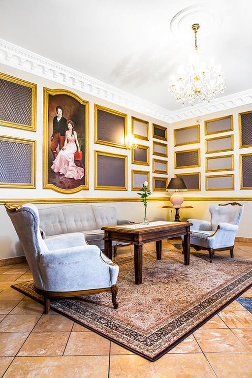 Dwor Czarneckiego Hotel Porosły Eksteriør billede