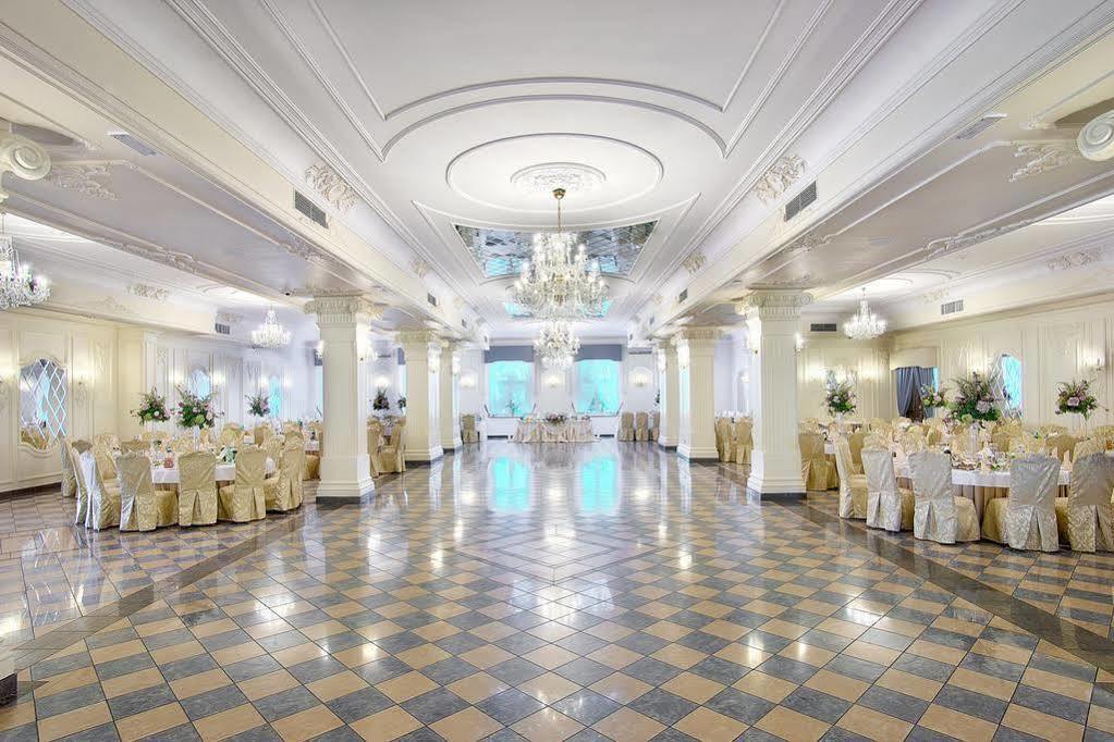 Dwor Czarneckiego Hotel Porosły Eksteriør billede
