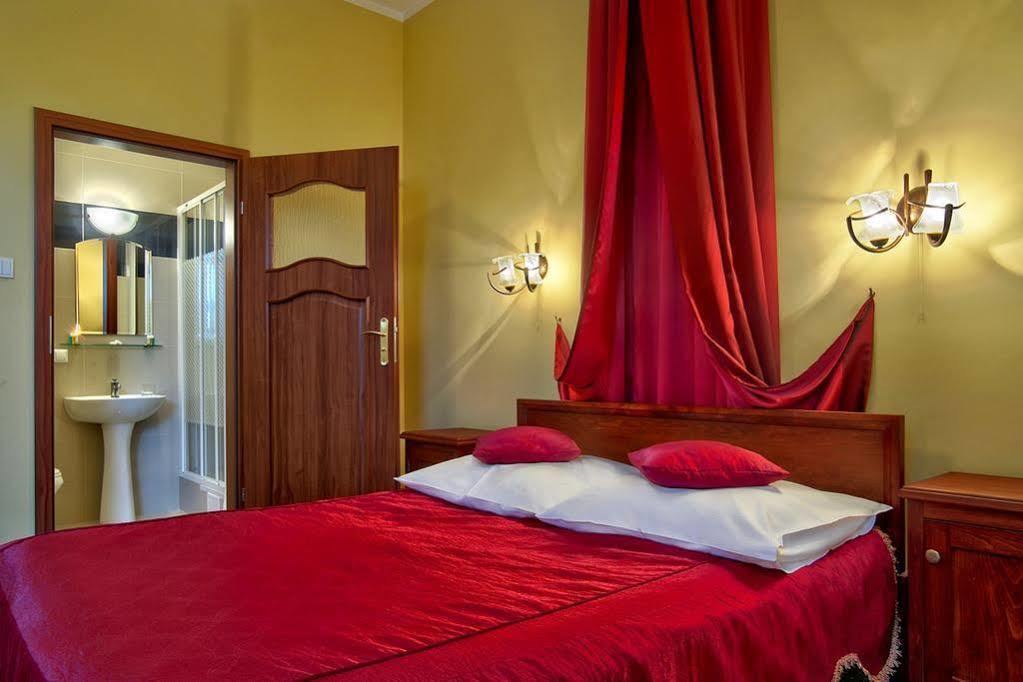 Dwor Czarneckiego Hotel Porosły Eksteriør billede