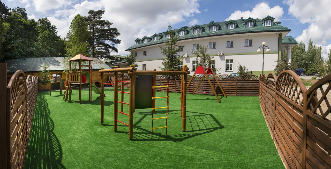 Dwor Czarneckiego Hotel Porosły Eksteriør billede