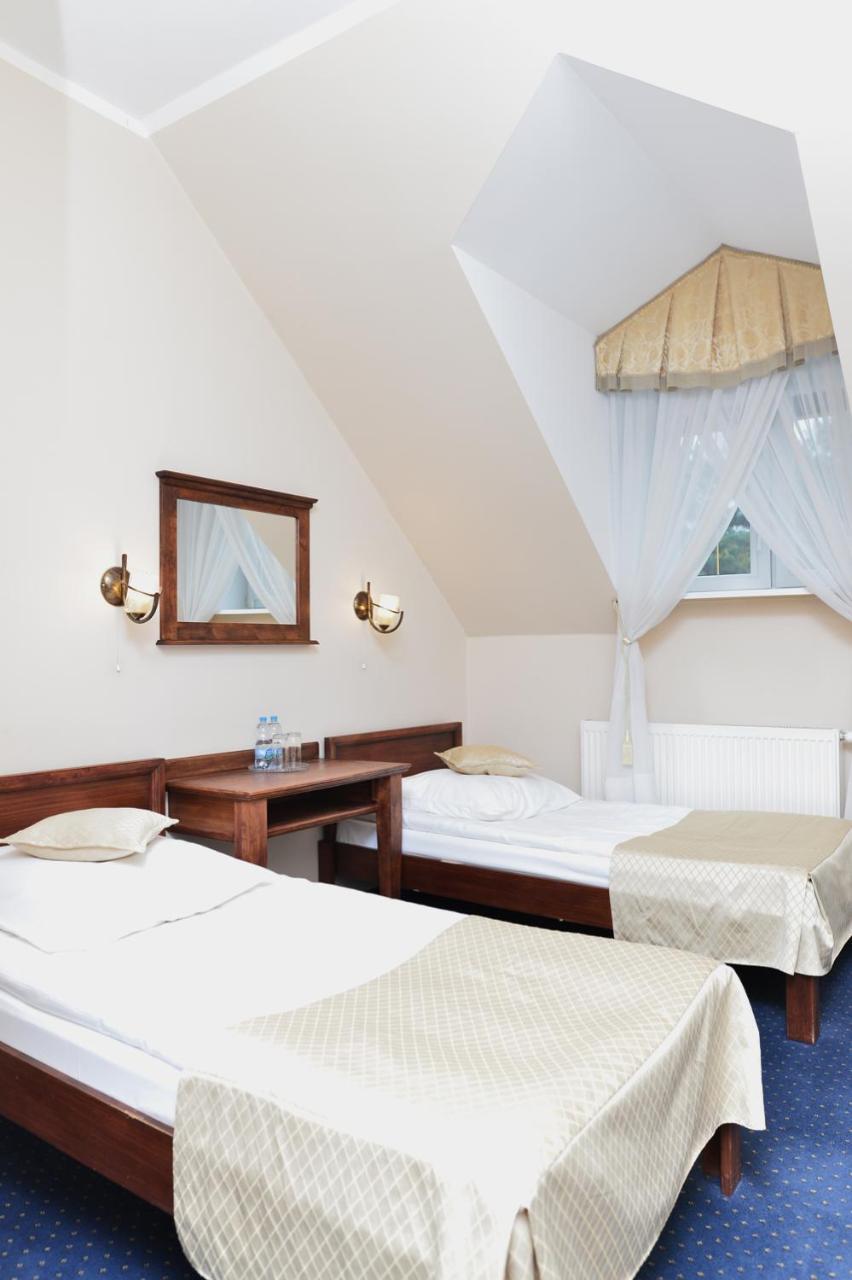 Dwor Czarneckiego Hotel Porosły Eksteriør billede