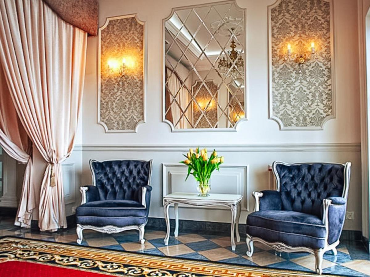 Dwor Czarneckiego Hotel Porosły Eksteriør billede