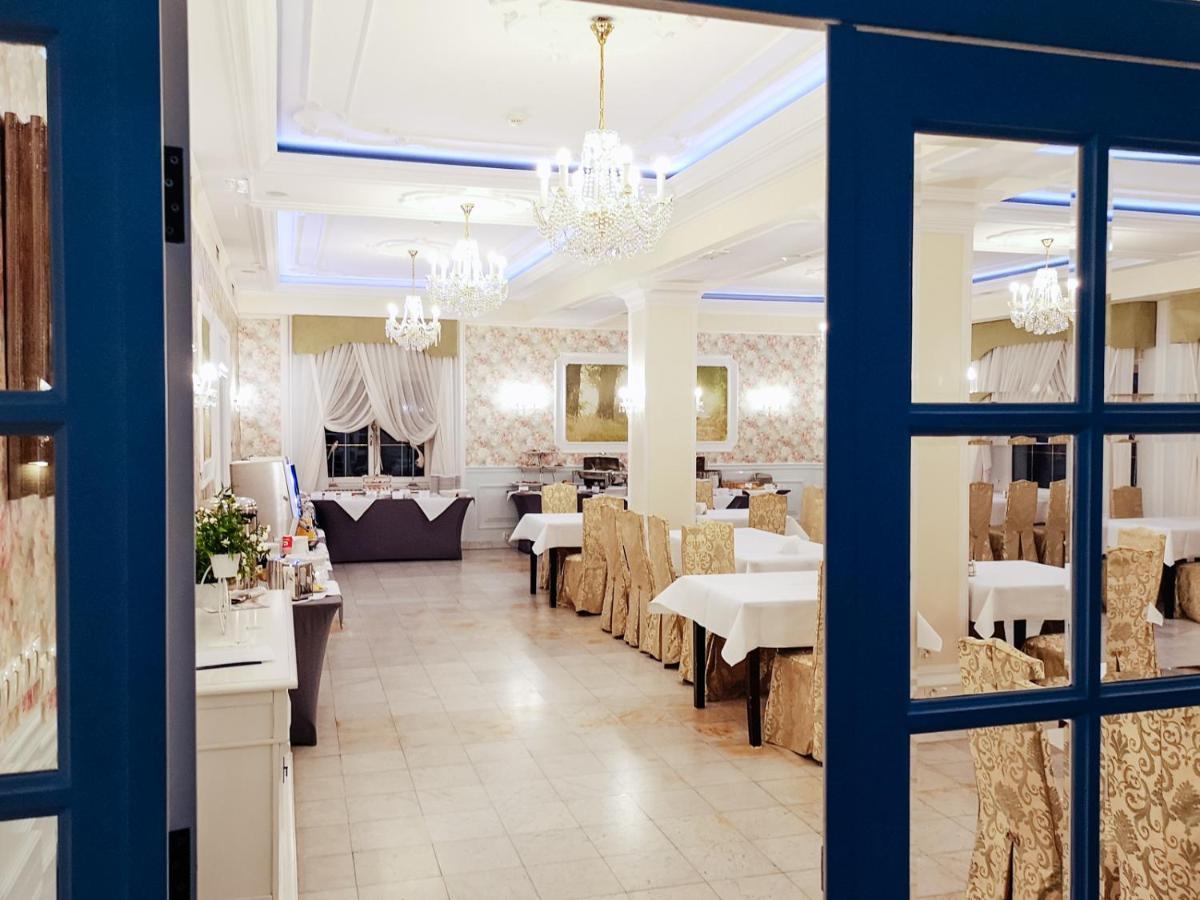 Dwor Czarneckiego Hotel Porosły Eksteriør billede